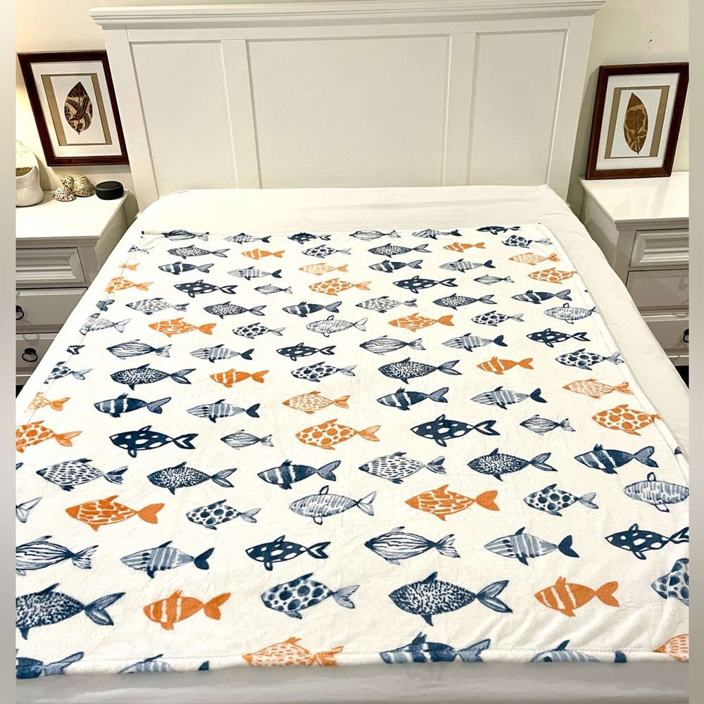 Broyhill Soft Fleece Blue and Orange Fish Pattern Blanket